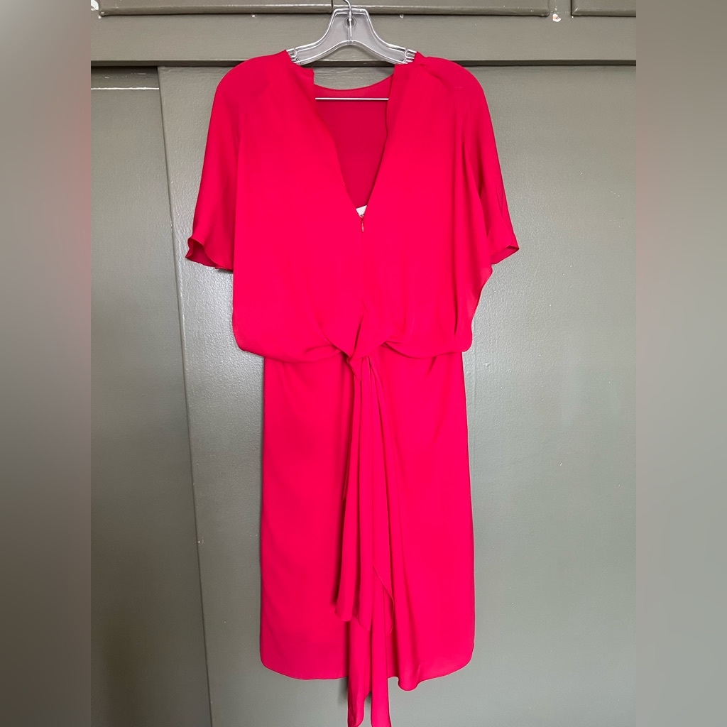 Maxazria - Cap Sleeve V-Neck Ruffle Accent Silk Dress In Coral, Size L